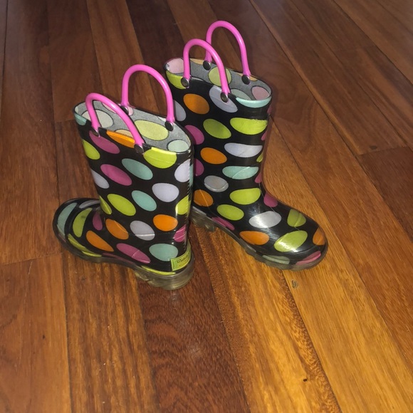 NORDSTROMS Light up rain boots - Picture 3 of 7